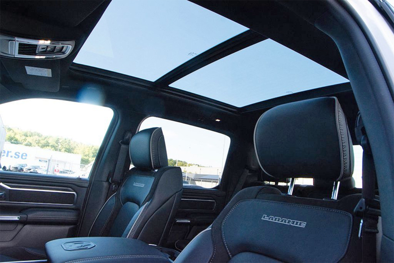 Vit RAM 1500 Crew Cab Laramie Premium Night Edition stulen i Åseda