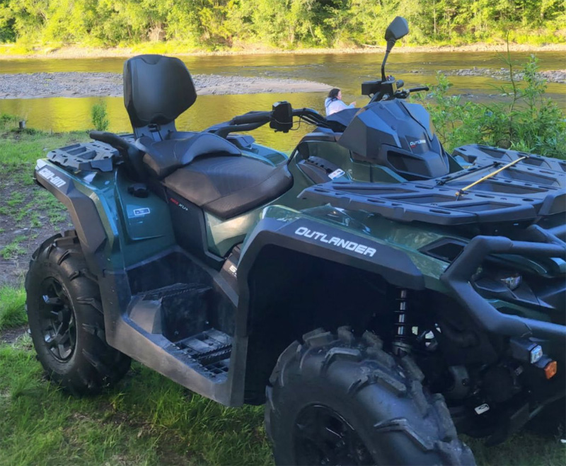 Fyrhjulingar grön Can Am Outlander 570 MAX XU + och svart Yamaha YFM 700 Grizzly stulna nordväst om Nordmaling