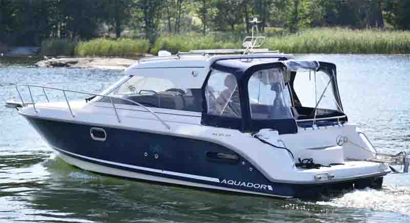 Aquador 23 HT stulen på Bullandö Marina, Stockholm