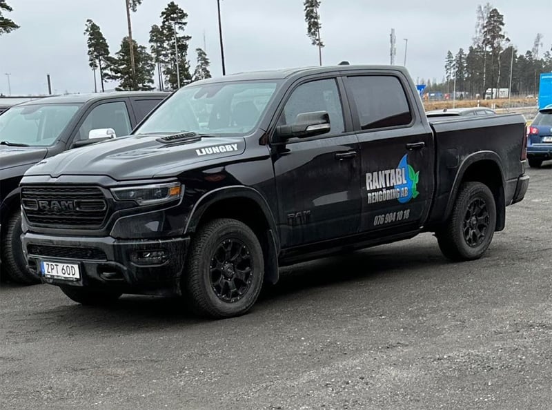 Svart RAM 1500 Crew Cab Limited stulen i Ljungby