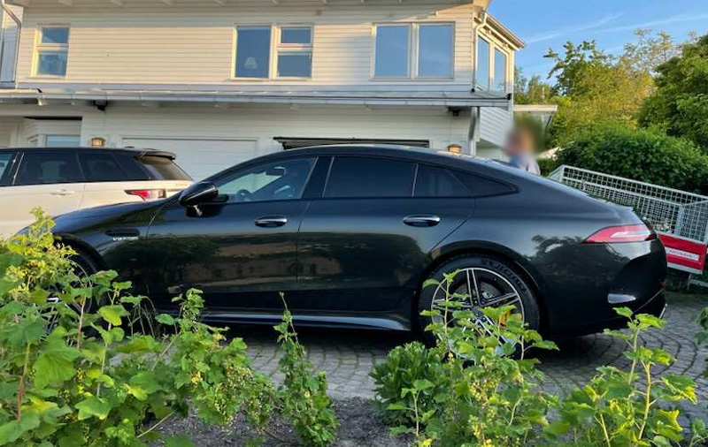 Mörkgrå Mercedes-Benz AMG GT 63 4-dörrars Coupé 4MATIC+ stulen i Onsala söder om Kungsbacka