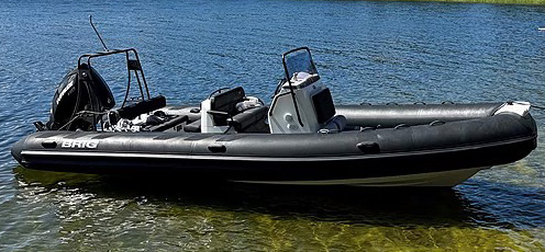 Ribbåt BRIG 700 Navigator med 200hk Evinrudemotor stulen från Tollare Marin i Saltsjö Boo