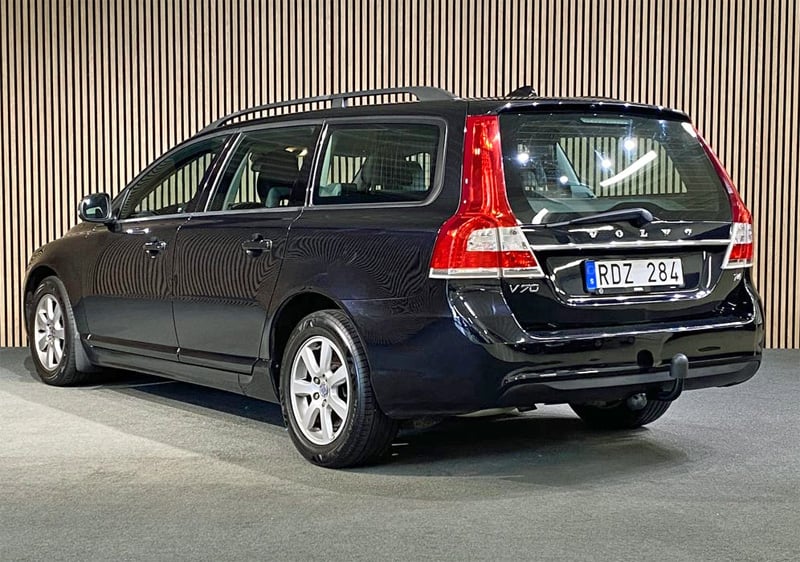Svart Volvo V70 T4 stulen i Vara