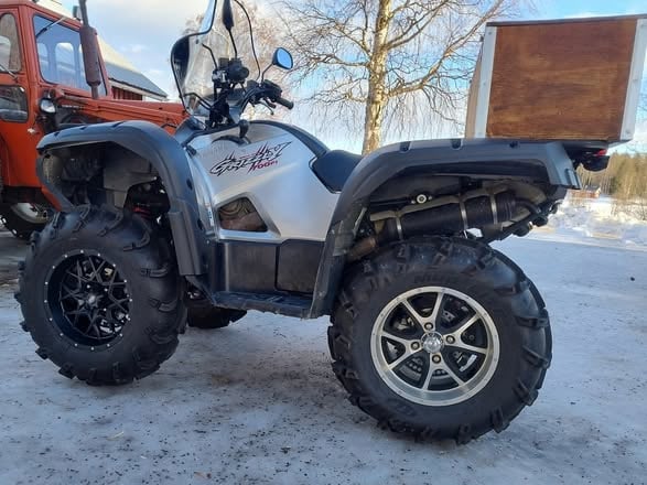 Silverfärgad Yamaha 700 Grizzly stulen i Kamlunge norr om Kalix