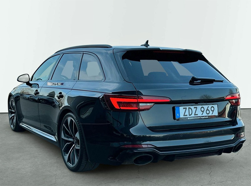Svart Audi RS4 Avant Quattro stulen utanför Ängelholm