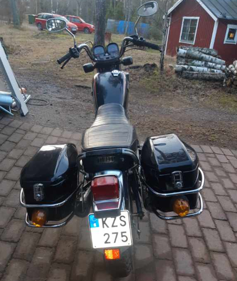 Svart Yamaha XV 750 stulen i Farsta, Stockholm