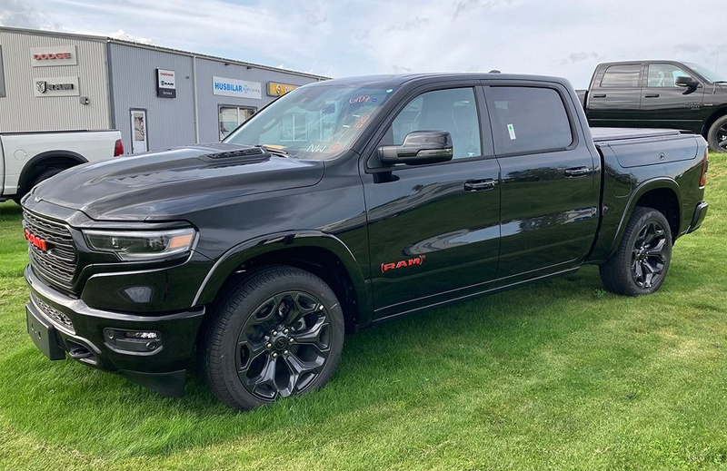 Svart RAM 1500 Crew Cab Limited Redline stulen i Lidköping