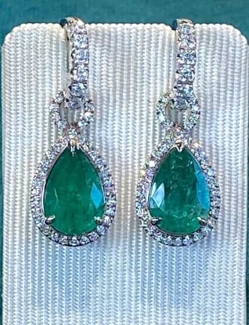 Polisen i Stockholm söker information om exklusiva smycken