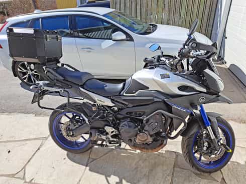 Silverfärgad Yamaha MT-09 Tracer ABS stulen i Järfälla