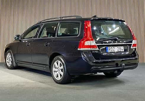 Svart Volvo V70 T4 stulen i Vara